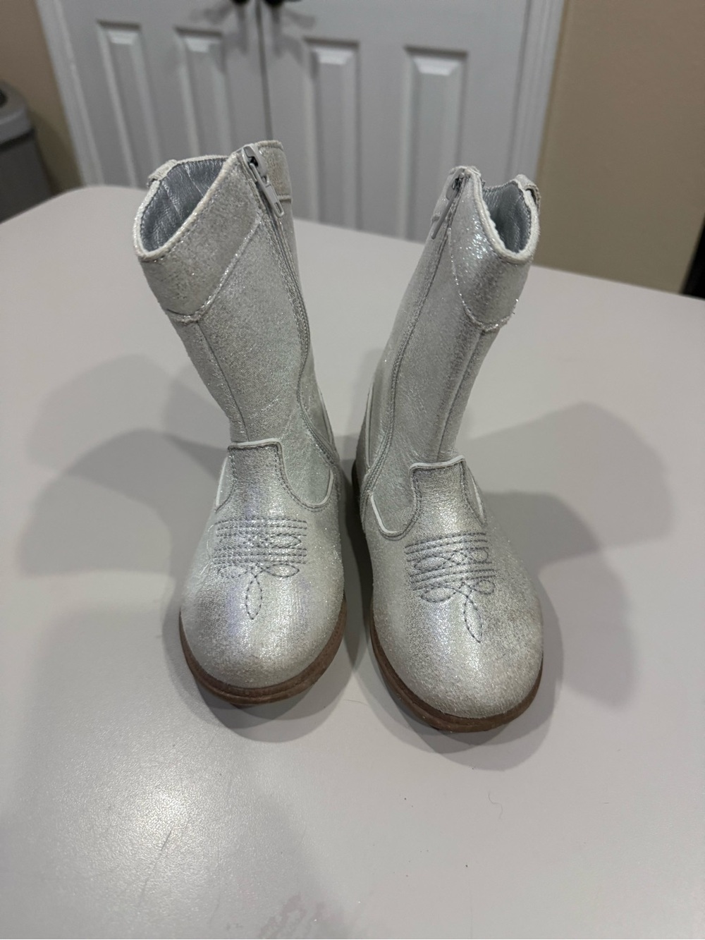 Little Girls Boots Silver Glitter Mid-Calf Little Girls Size 7  Good condition!